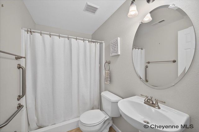 933 FEATHER RIDGE, Cheyenne, WY 82009