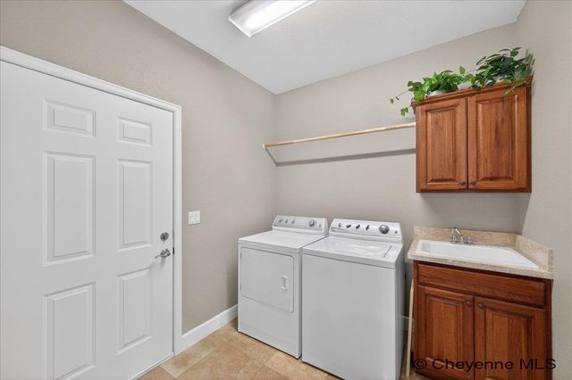 933 FEATHER RIDGE, Cheyenne, WY 82009