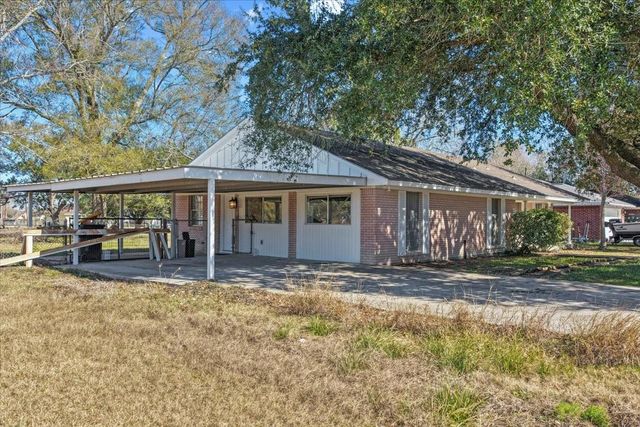 407 Lazy Lane, Anahuac, TX 77514