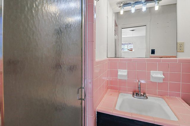 407 Lazy Lane, Anahuac, TX 77514