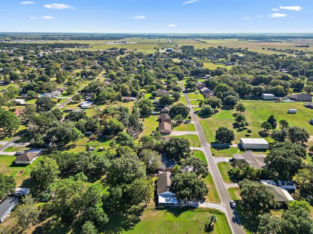 407 Lazy Lane, Anahuac, TX 77514