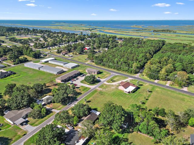 407 Lazy Lane, Anahuac, TX 77514