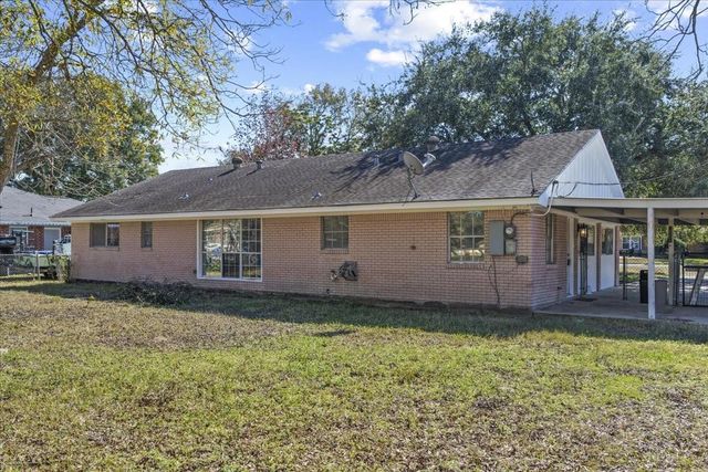 407 Lazy Lane, Anahuac, TX 77514