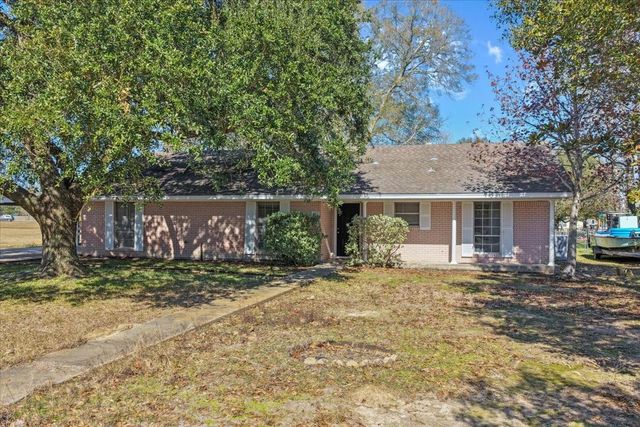 407 Lazy Lane, Anahuac, TX 77514