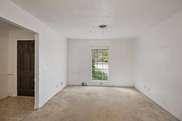 407 Lazy Lane, Anahuac, TX 77514