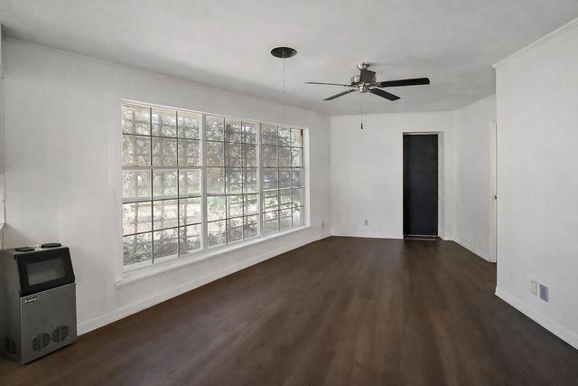 407 Lazy Lane, Anahuac, TX 77514