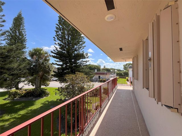 212 Oxford 400 212, West Palm Beach, FL 33417