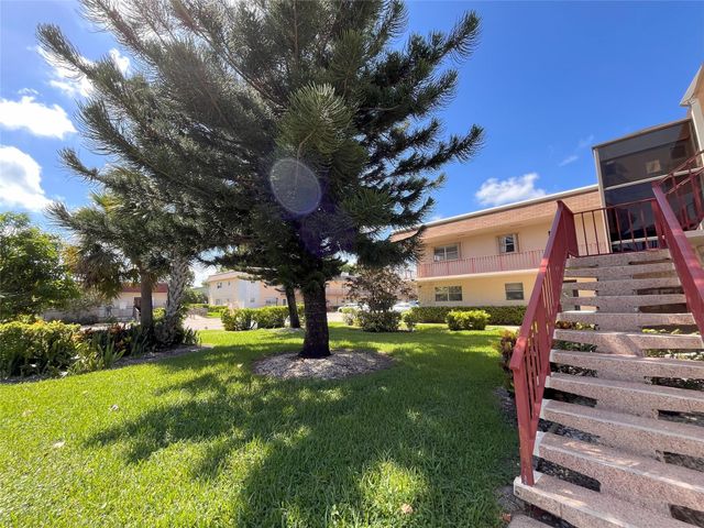 212 Oxford 400 212, West Palm Beach, FL 33417