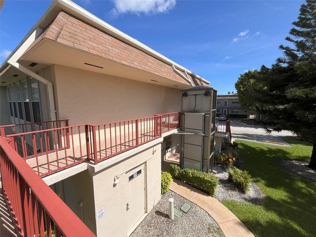 212 Oxford 400 212, West Palm Beach, FL 33417