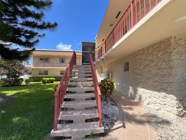 212 Oxford 400 212, West Palm Beach, FL 33417