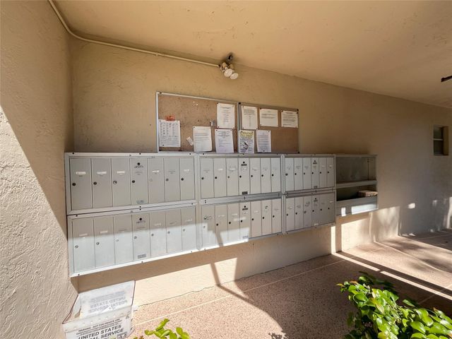 212 Oxford 400 212, West Palm Beach, FL 33417