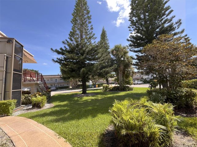 212 Oxford 400 212, West Palm Beach, FL 33417