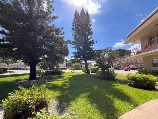 212 Oxford 400 212, West Palm Beach, FL 33417