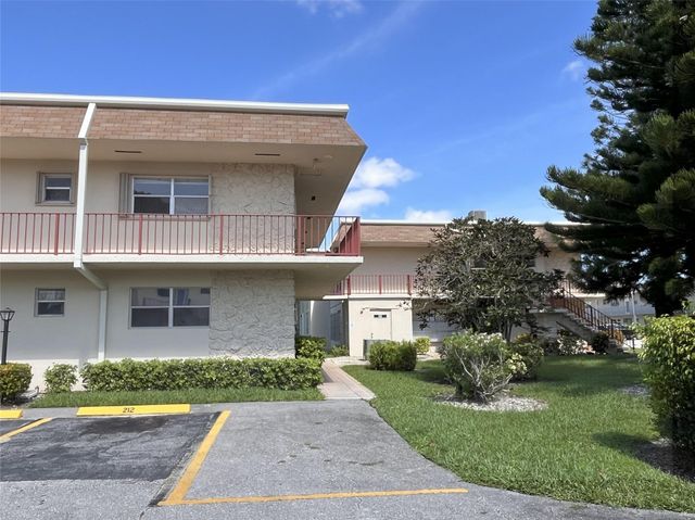 212 Oxford 400 212, West Palm Beach, FL 33417