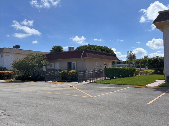 212 Oxford 400 212, West Palm Beach, FL 33417