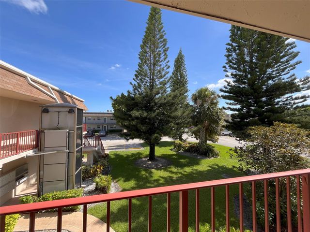 212 Oxford 400 212, West Palm Beach, FL 33417