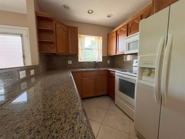 212 Oxford 400 212, West Palm Beach, FL 33417