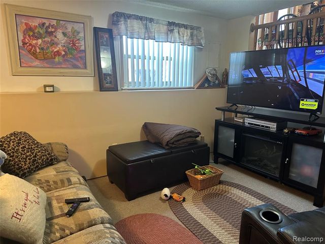 741 Mariday Street, Lake Orion, MI 48362