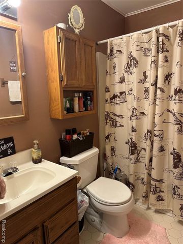 741 Mariday Street, Lake Orion, MI 48362