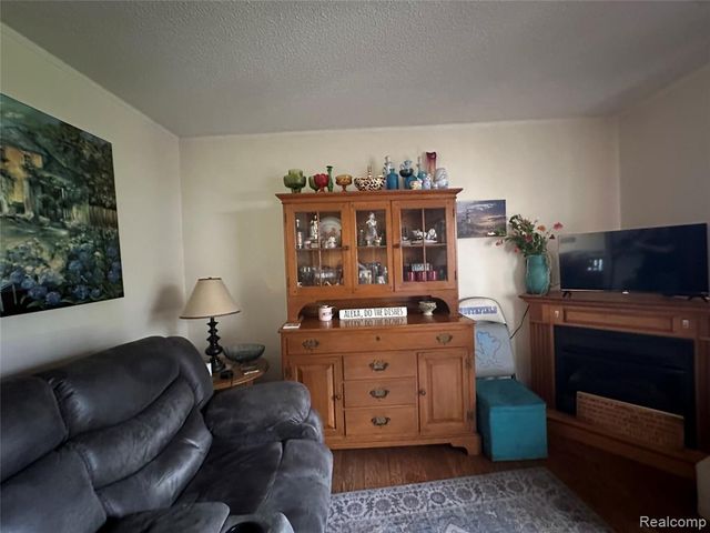 741 Mariday Street, Lake Orion, MI 48362