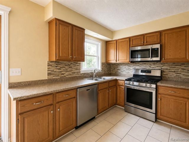 741 Mariday Street, Lake Orion, MI 48362