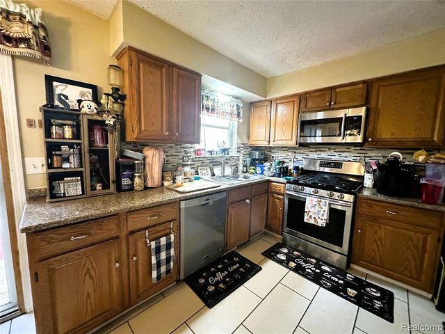 741 Mariday Street, Lake Orion, MI 48362