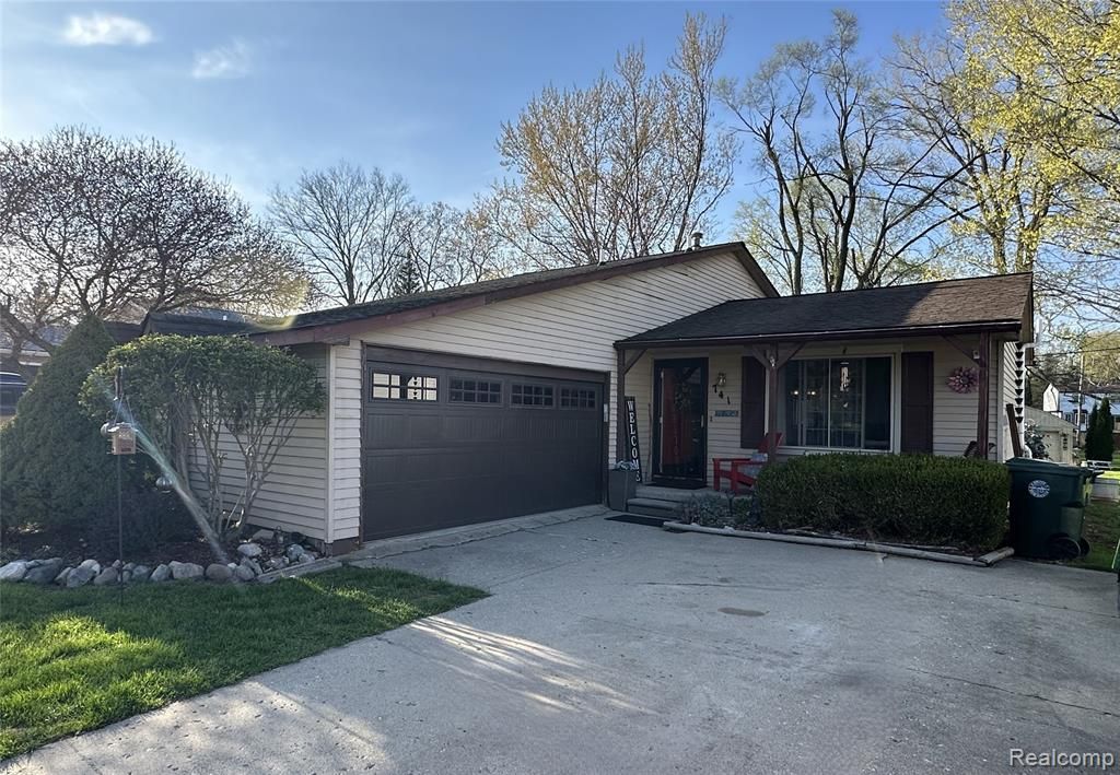 741 Mariday Street, Lake Orion, MI 48362