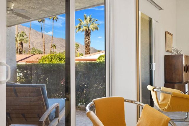 2077 S Caliente Drive, Palm Springs, CA 92264