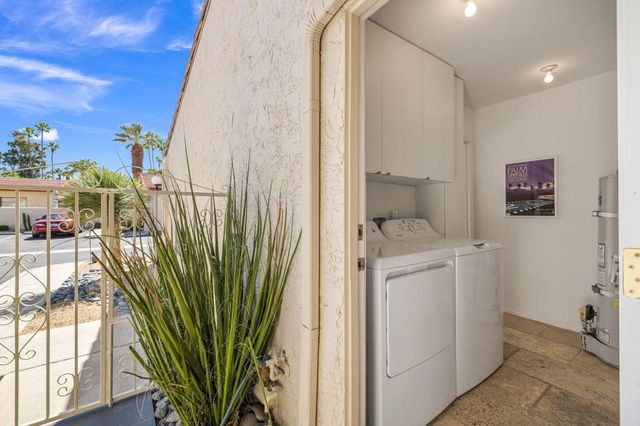 2077 S Caliente Drive, Palm Springs, CA 92264