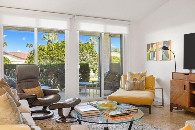 2077 S Caliente Drive, Palm Springs, CA 92264