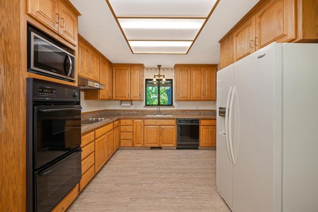 4220 Miller Oak Dr, Auburn, CA 95602
