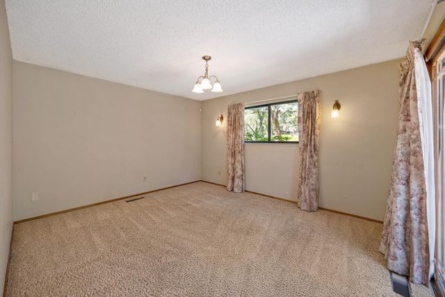 4220 Miller Oak Dr, Auburn, CA 95602