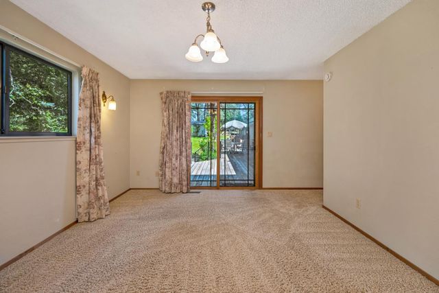4220 Miller Oak Dr, Auburn, CA 95602