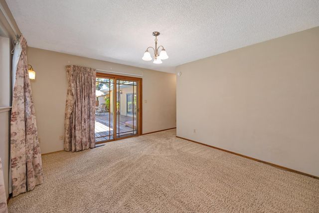 4220 Miller Oak Dr, Auburn, CA 95602