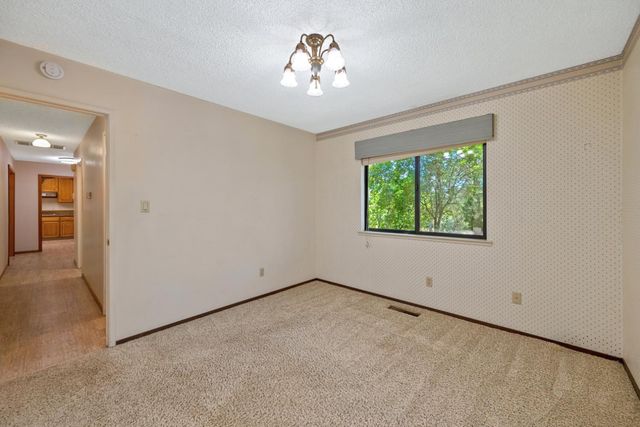 4220 Miller Oak Dr, Auburn, CA 95602