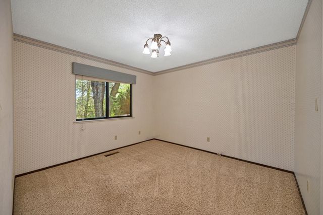 4220 Miller Oak Dr, Auburn, CA 95602