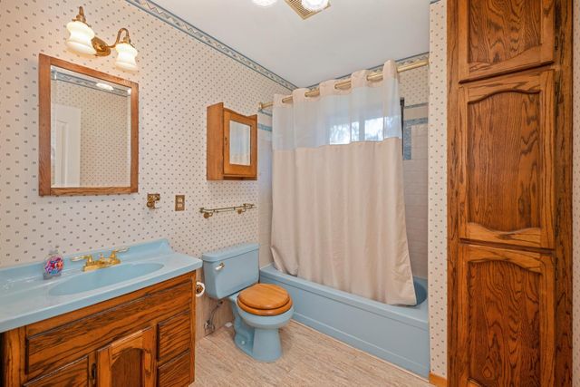 4220 Miller Oak Dr, Auburn, CA 95602