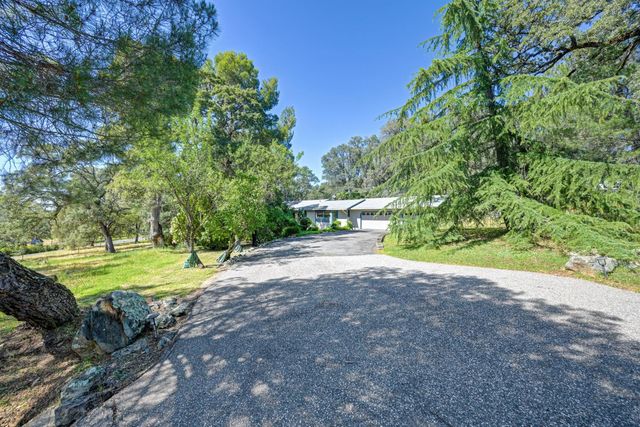 4220 Miller Oak Dr, Auburn, CA 95602