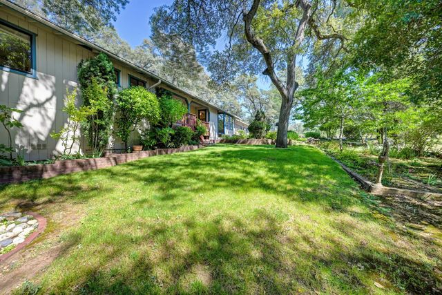 4220 Miller Oak Dr, Auburn, CA 95602