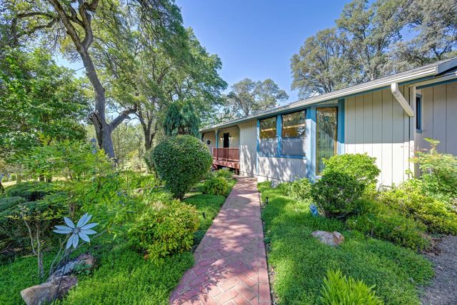 4220 Miller Oak Dr, Auburn, CA 95602