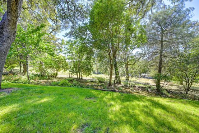 4220 Miller Oak Dr, Auburn, CA 95602