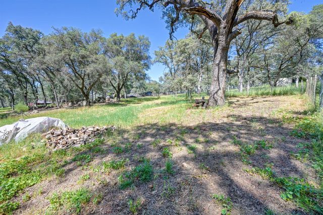 4220 Miller Oak Dr, Auburn, CA 95602