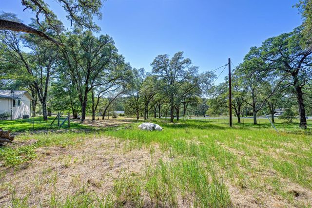 4220 Miller Oak Dr, Auburn, CA 95602