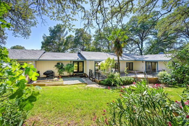 4220 Miller Oak Dr, Auburn, CA 95602
