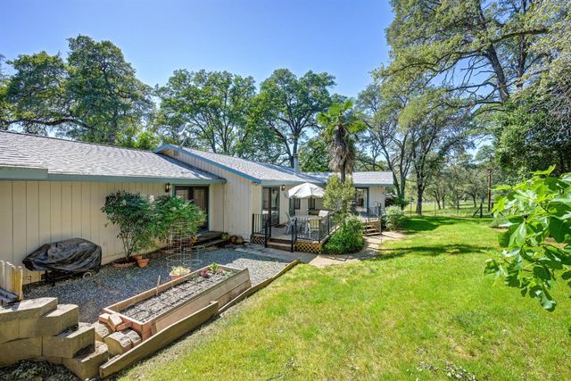 4220 Miller Oak Dr, Auburn, CA 95602