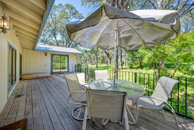 4220 Miller Oak Dr, Auburn, CA 95602