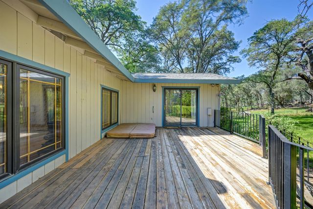4220 Miller Oak Dr, Auburn, CA 95602