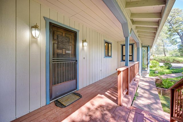 4220 Miller Oak Dr, Auburn, CA 95602