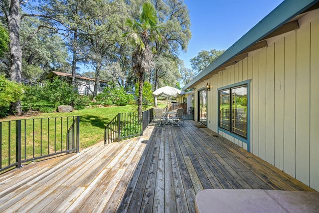 4220 Miller Oak Dr, Auburn, CA 95602