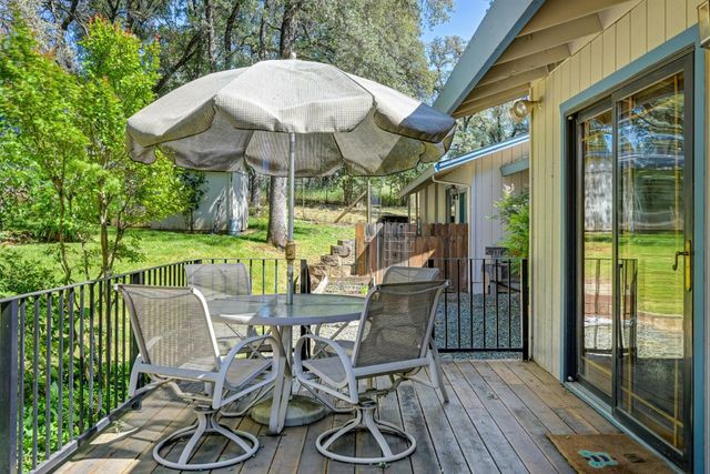 4220 Miller Oak Dr, Auburn, CA 95602
